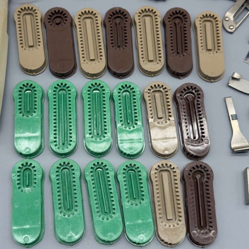 Singer Vintage Professional Buttonholer SIMS 4642 38116 Extra Attachments - Picture 2 of 16